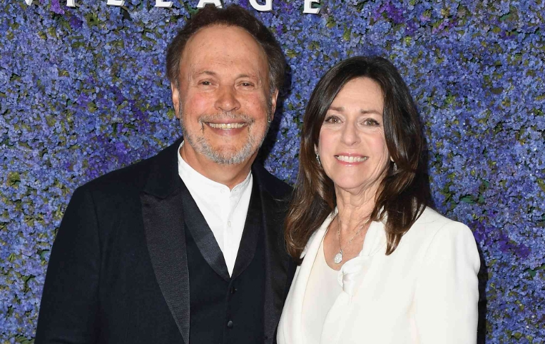 billy crystal here today